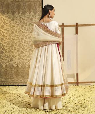 Kaarigari shaiz daisy ivory ankle length anarkali with skirt and dupatta set 3