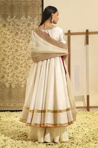 Kaarigari shaiz daisy ivory ankle length anarkali with skirt and dupatta set