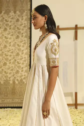 Kaarigari shaiz daisy ivory ankle length anarkali with skirt and dupatta set