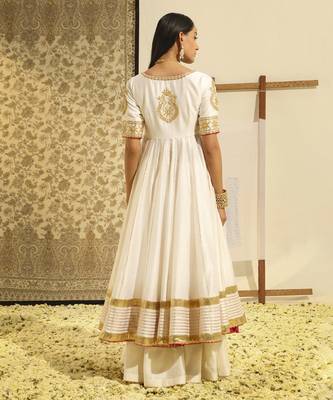 Kaarigari shaiz daisy ivory ankle length anarkali with skirt and dupatta set 5