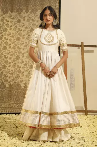 Kaarigari irshaad daisy ivory ankle length anarkali with skirt and dupatta set