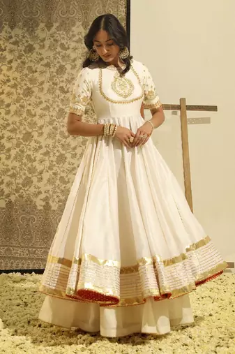 Kaarigari irshaad daisy ivory ankle length anarkali with skirt and dupatta set