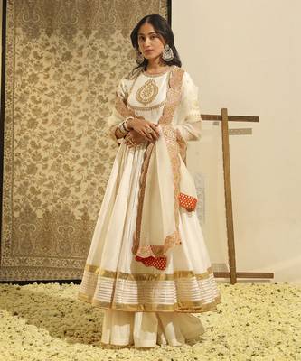 Kaarigari irshaad daisy ivory ankle length anarkali with skirt and dupatta set 1