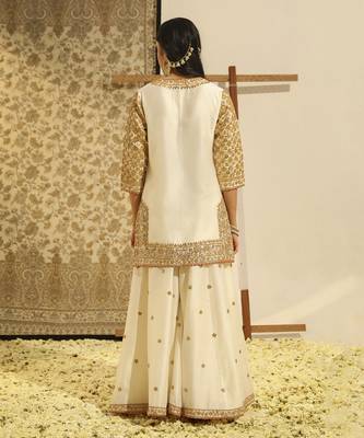 Kaarigari irshaad daisy ivory ankle length anarkali with skirt and dupatta set 5