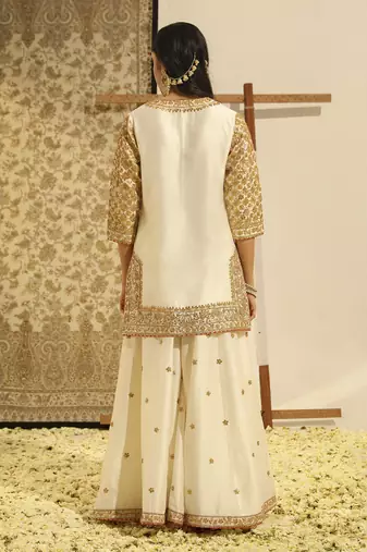 Kaarigari irshaad daisy ivory ankle length anarkali with skirt and dupatta set