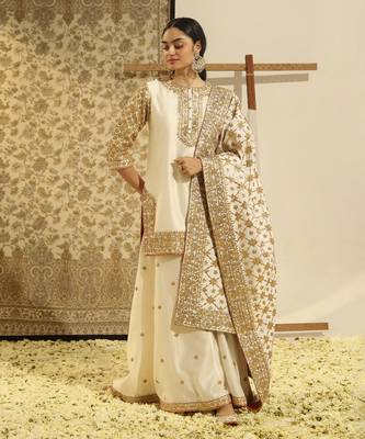 Kaarigari shadaab daisy ivory short kurta with sharara and odhni set 1