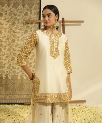 Kaarigari shadaab daisy ivory short kurta with sharara and odhni set 3