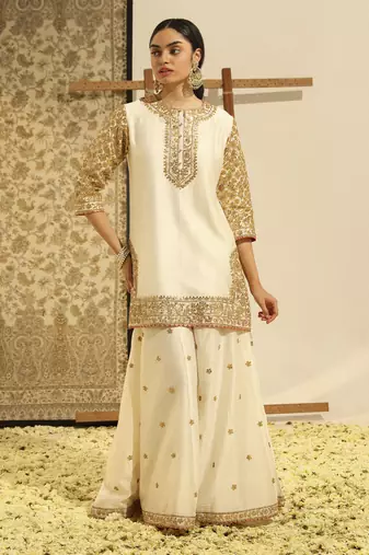 Kaarigari shadaab daisy ivory short kurta with sharara and odhni set