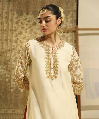 Kaarigari suleman daisy ivory short kurta with sharara and odhni set 2