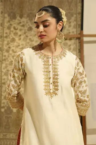 Kaarigari suleman daisy ivory short kurta with sharara and odhni set