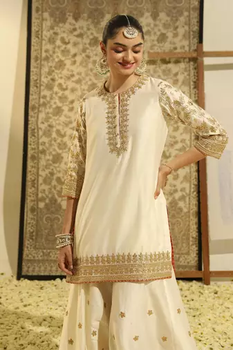 Kaarigari suleman daisy ivory short kurta with sharara and odhni set
