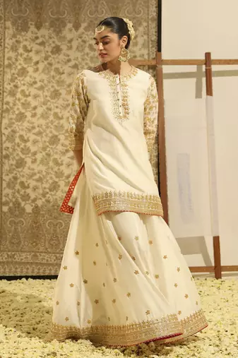 Kaarigari suleman daisy ivory short kurta with sharara and odhni set