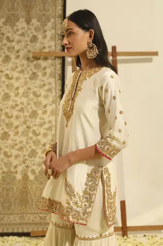 Kaarigari shamshul daisy ivory short kurta with gharara and odhni set