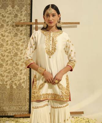 Kaarigari shamshul daisy ivory short kurta with gharara and odhni set 3