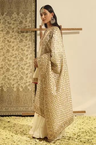 Kaarigari shamshul daisy ivory short kurta with gharara and odhni set