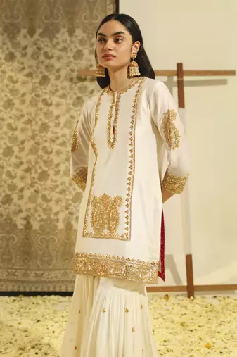 Kaarigari siraj daisy ivory short kurta with gharara and odhni set