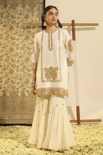 Kaarigari siraj daisy ivory short kurta with gharara and odhni set
