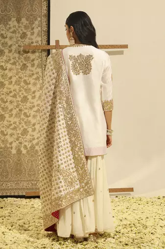 Kaarigari siraj daisy ivory short kurta with gharara and odhni set