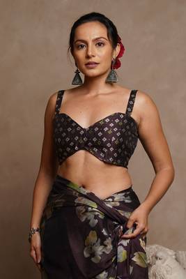 Coffee floral print chiffon saree with unstiched blouse piece 3