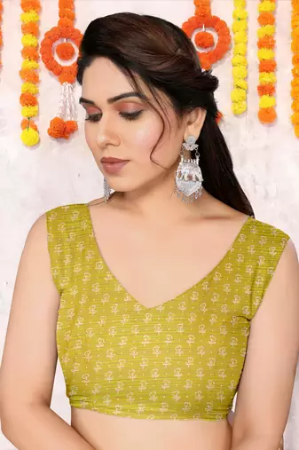 Mustard floral print zari lines chiffon saree with unstiched blouse piece