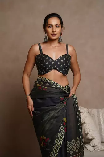 Turquoise blue floral print zari work chiffon saree with unstiched blouse piece