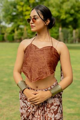 Dark rust floral print chiffon saree with unstiched blouse piece 5