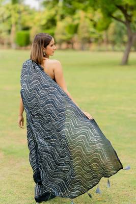 Dark mustard geometric print chiffon saree with unstiched blouse piece 4
