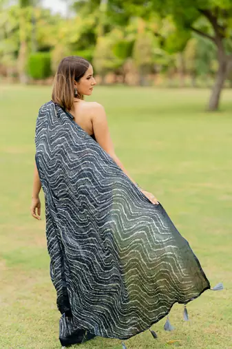 Dark mustard geometric print chiffon saree with unstiched blouse piece