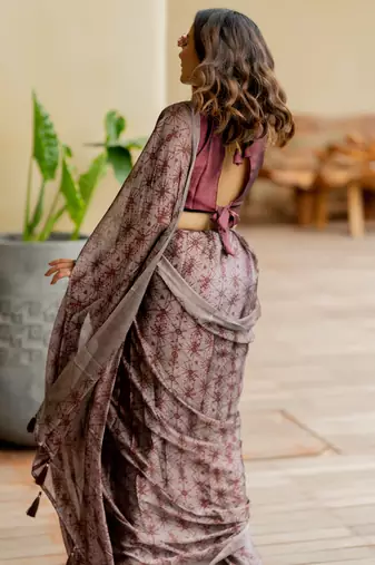Light greyish blue geometric print chiffon saree with unstiched blouse piece