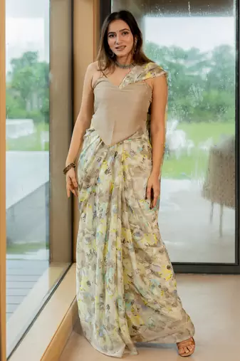 Cream floral print chiffon saree with unstiched blouse piece