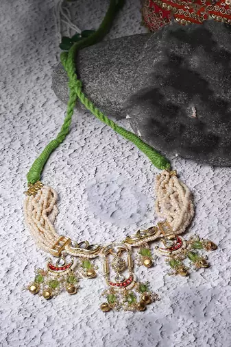 Serpentine haar necklace