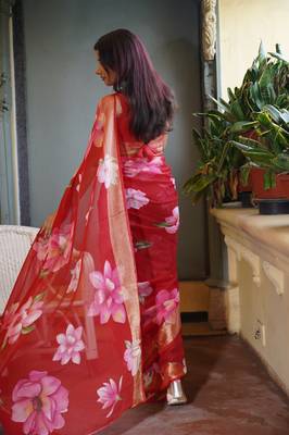 Red floral print chiffon saree with unstiched blouse piece 4