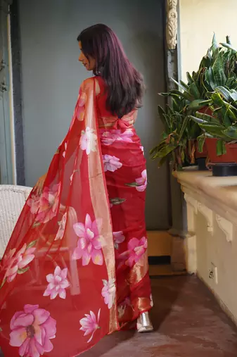 Red floral print chiffon saree with unstiched blouse piece