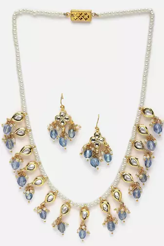 Neela daakoo haar with earrings jewellery set