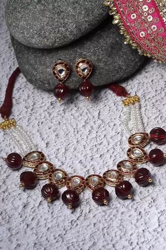 Surkh soorat haar with earrings jewellery set