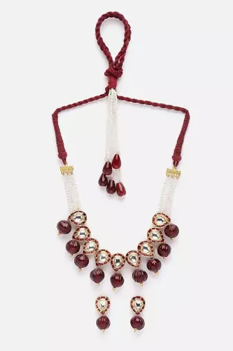 Surkh soorat haar with earrings jewellery set