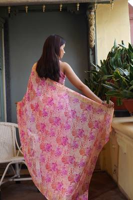 Peach floral print chiffon saree with unstiched blouse piece 4