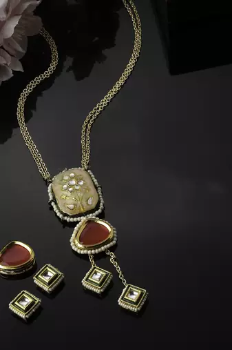 Burgundy blossom haar necklace