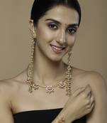 Carmine crest haar necklace