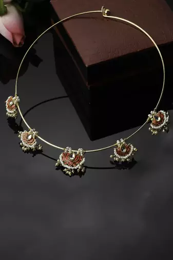 Carmine crest haar necklace