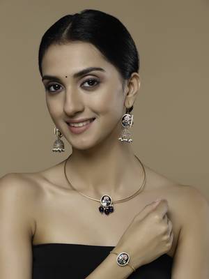Neel garaj haar necklace 1