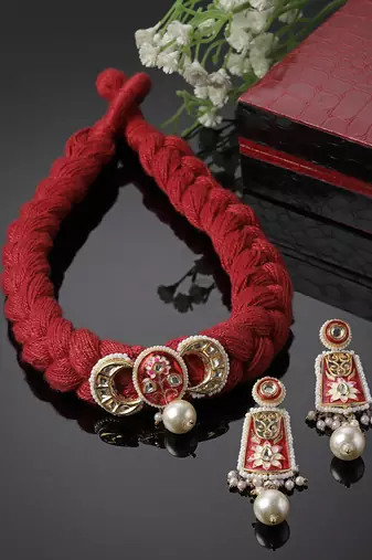 Aabi gulabi necklace with earring jewellery set