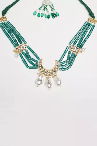 Hariri haar necklace