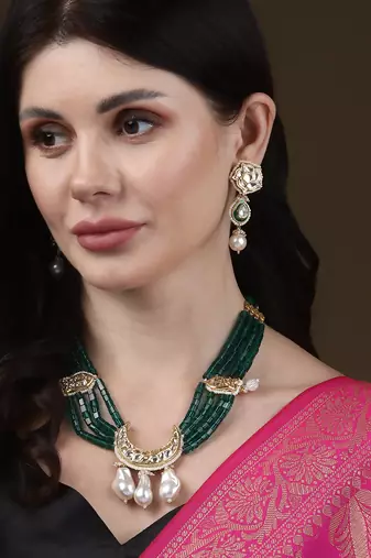 Hariri haar necklace