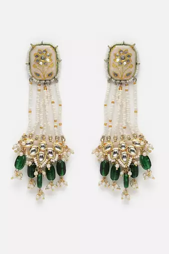 Beige drop earring