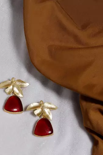 Rang-e-hawa drop earring
