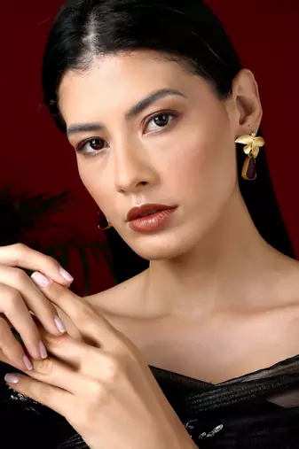 Rang-e-hawa drop earring