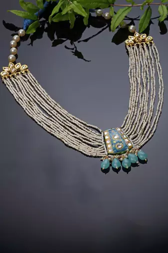 Neela guldasta haar necklace