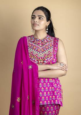 Fuchsia embellished with threadwork on pure ajrakh fabric co ord set 2