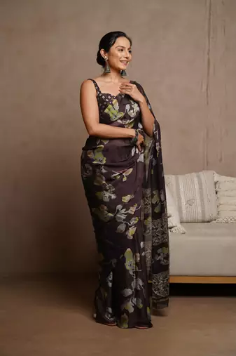 Coffee floral print chiffon saree with unstiched blouse piece